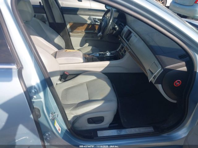 Jaguar XF I4 T Image 5