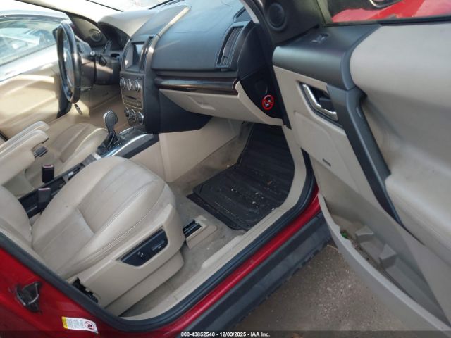 Land Rover LR2 Image 11