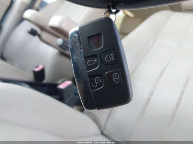 Land Rover LR2 Image 9