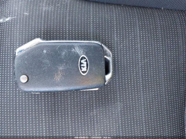 Kia Forte S Image 10