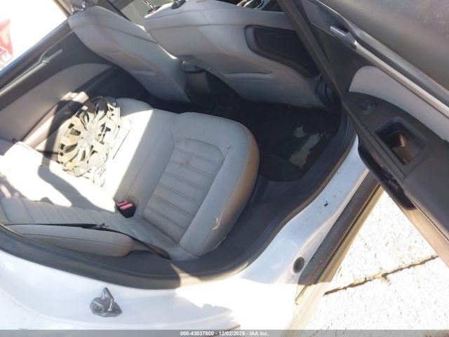 Ford Fusion S Image 5