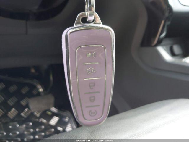 Ford Escape Titanium Image 10