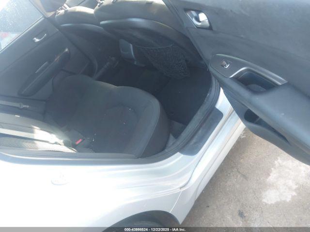 Kia Optima Lx Image 16