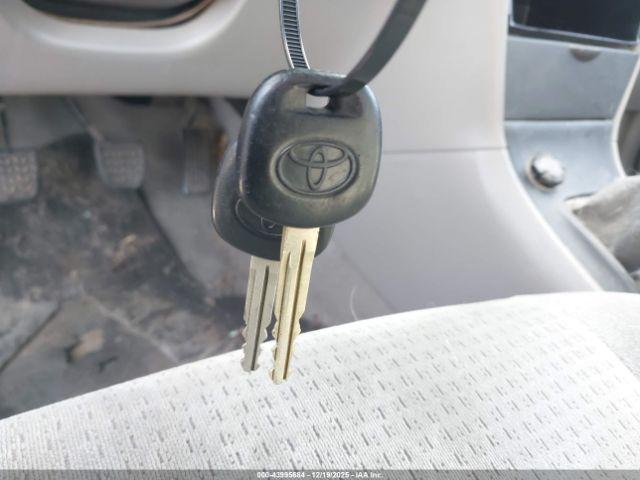 Toyota Corolla Ce Image 4